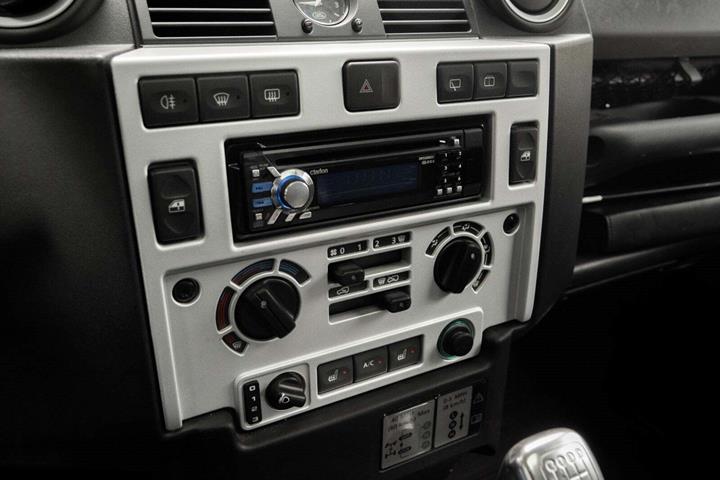 Sort Land Rover Defender 90 fra 2010