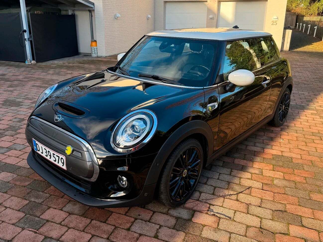 Sort Mini Cooper SE fra 2021