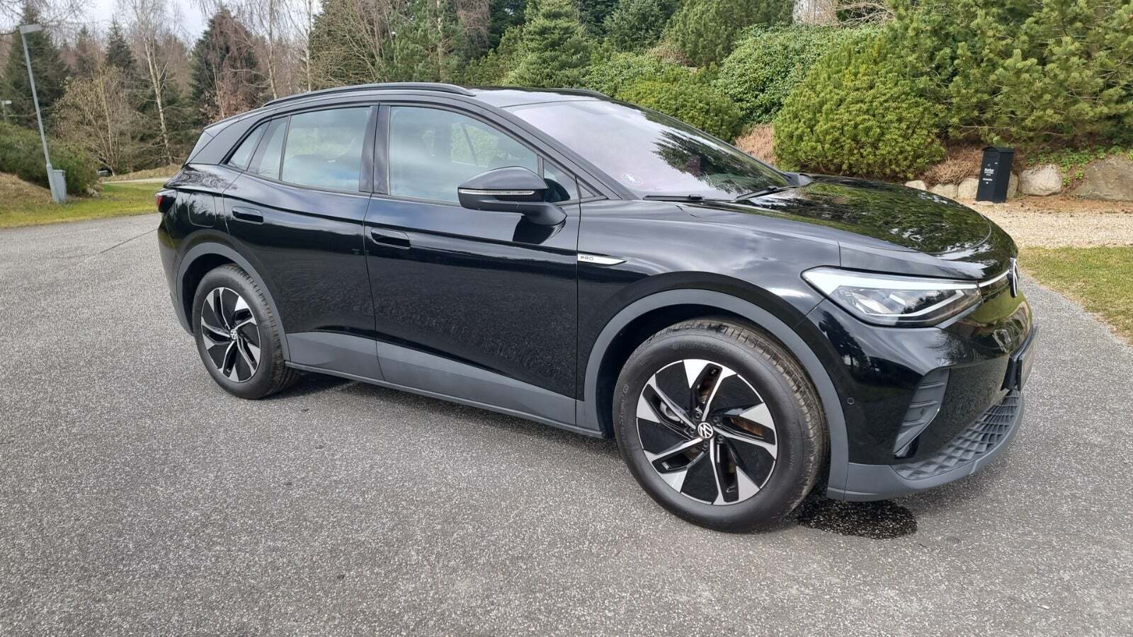 Sort VW ID.4 fra 2022 set udefra