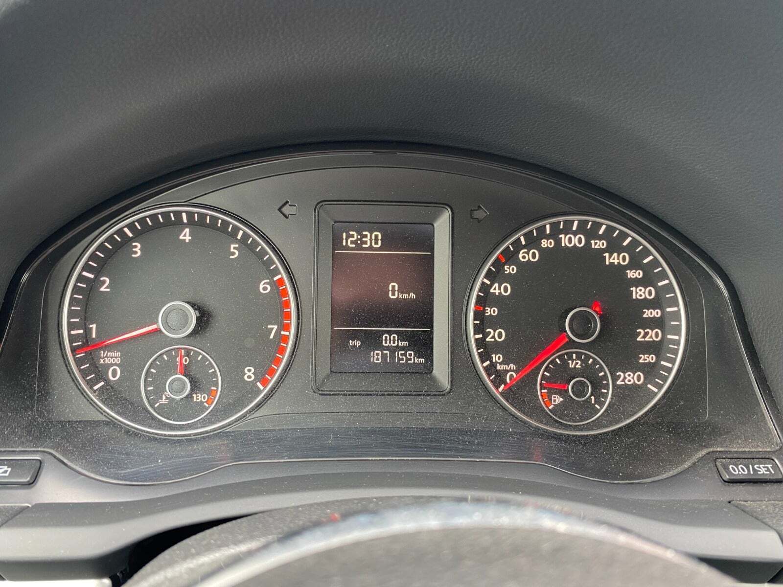 Sølv VW Scirocco fra 2010