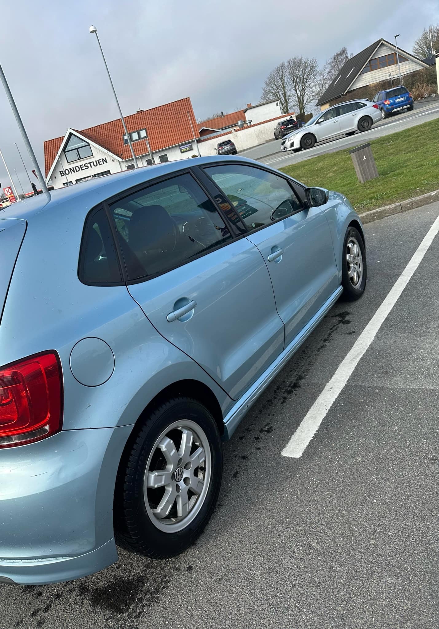 Blå VW Polo fra 2011