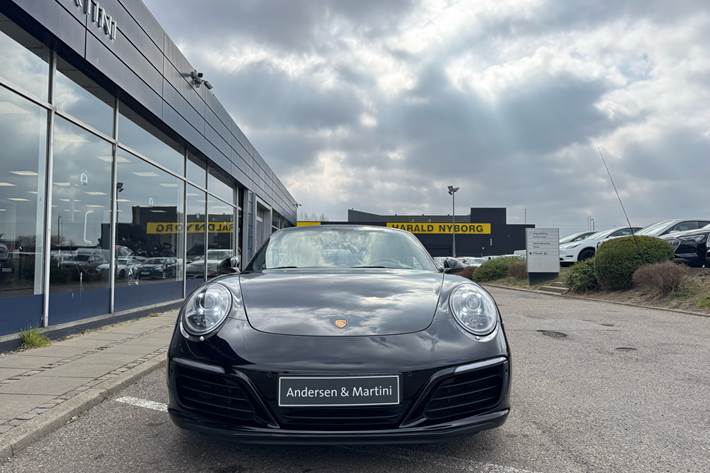 Sort Porsche 911 fra 2018