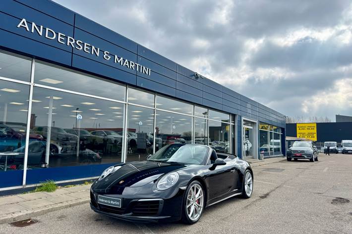 Sort Porsche 911 fra 2018