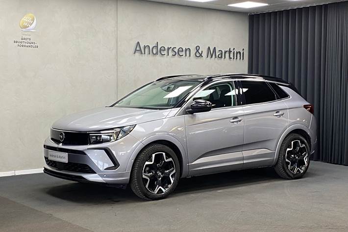 Grå Opel Grandland fra 2022