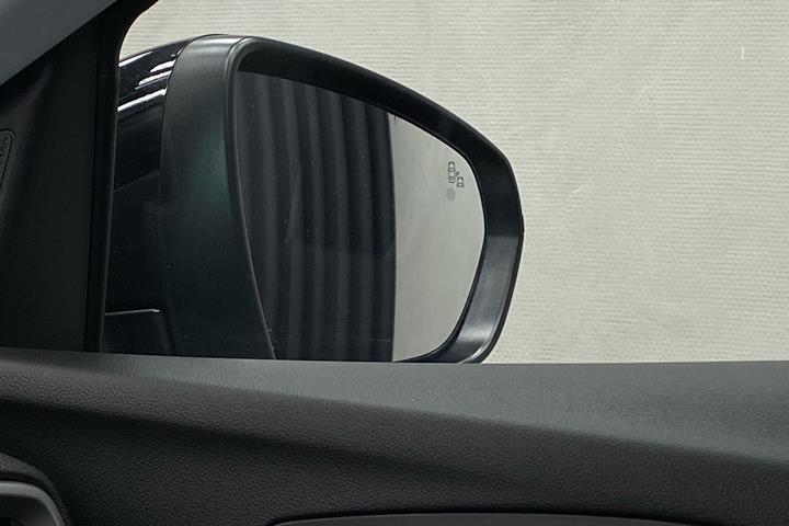 Grå Opel Grandland fra 2022