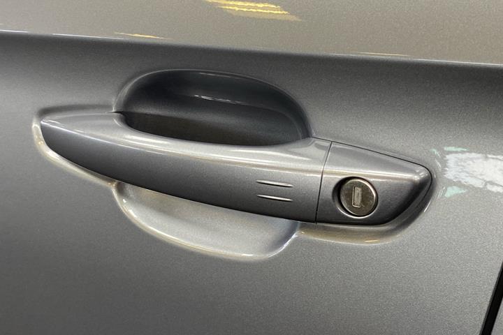 Grå Opel Grandland fra 2022