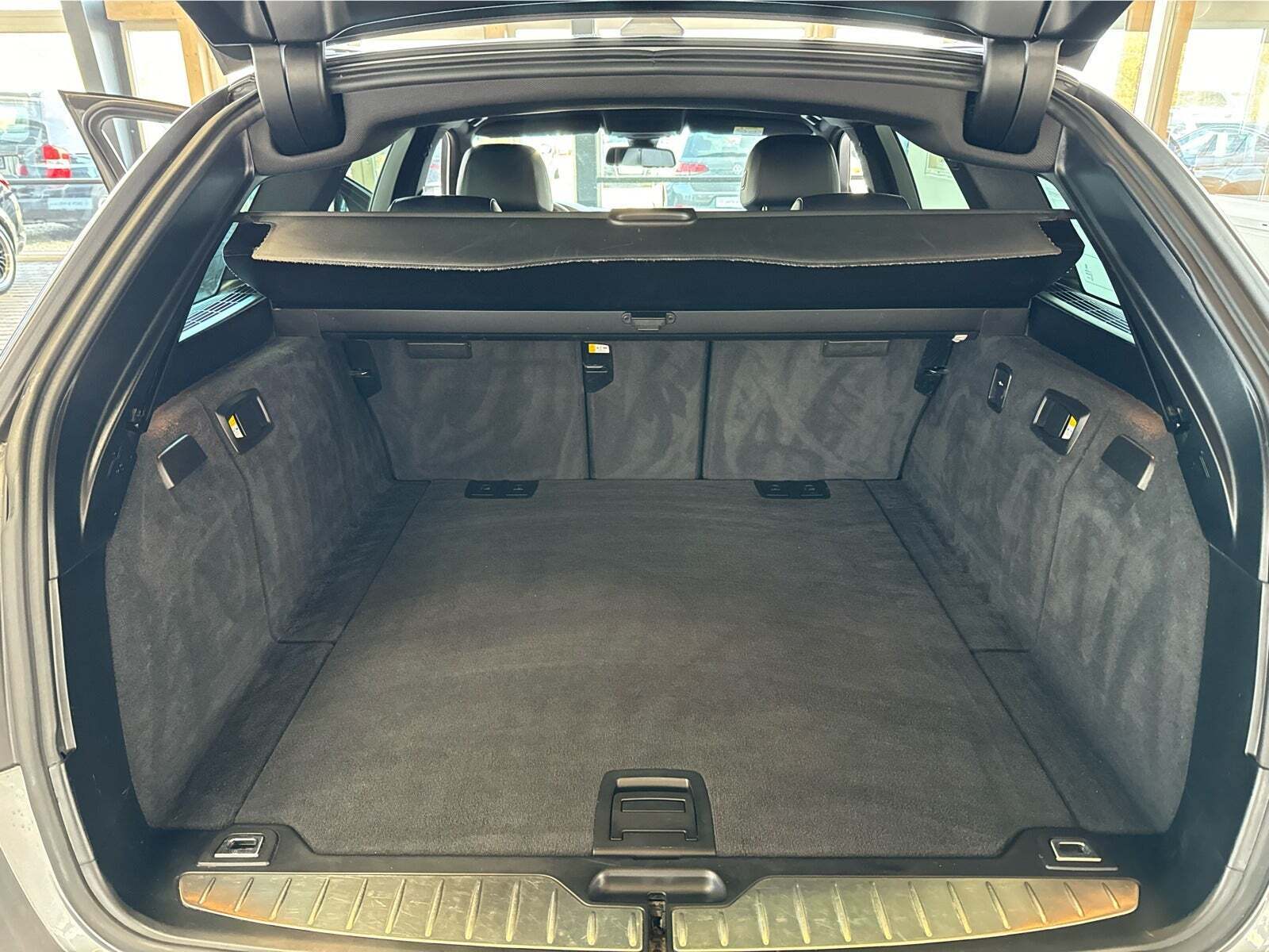 Grå BMW 530d fra 2014