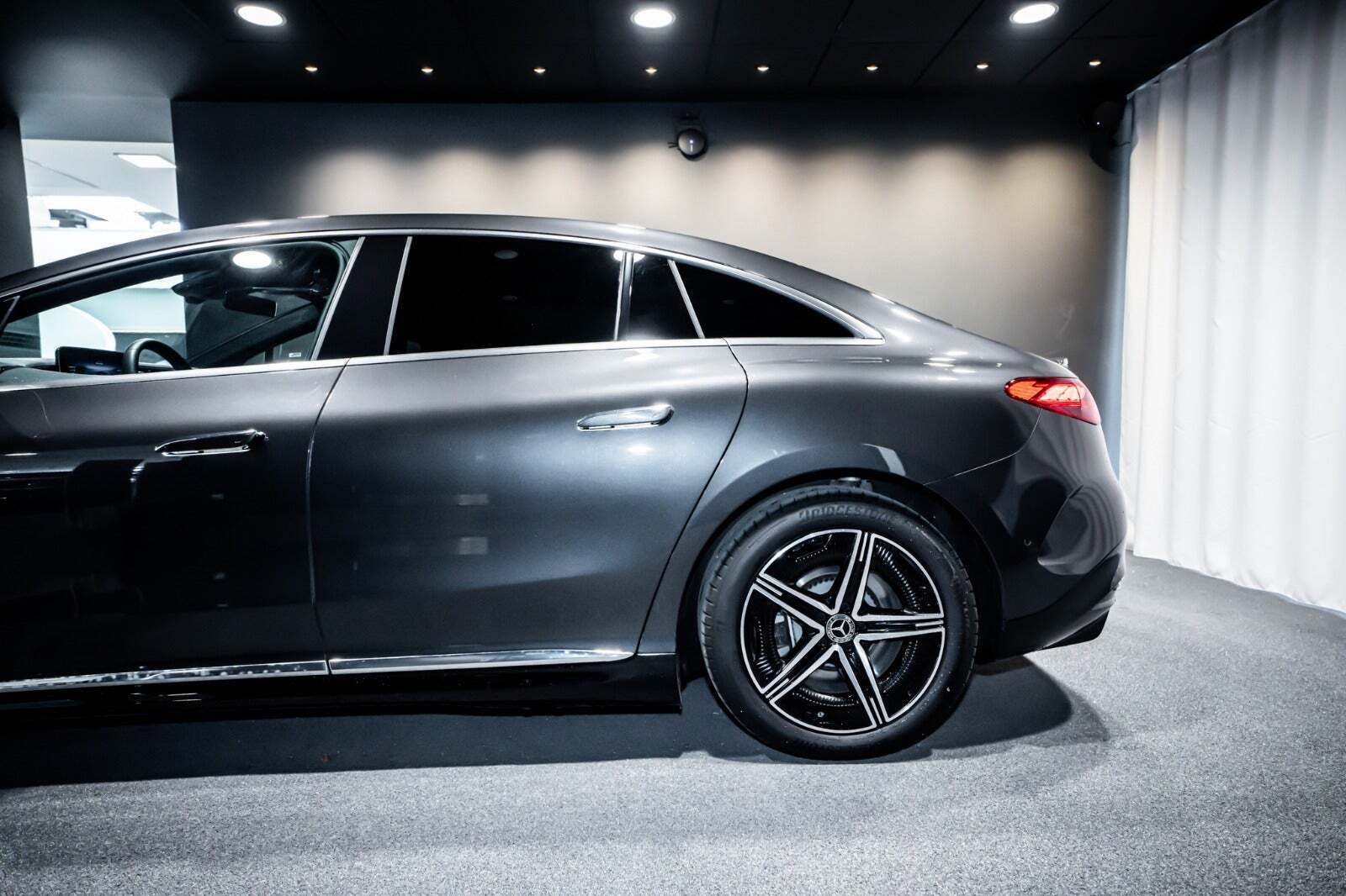 Mercedes EQE350