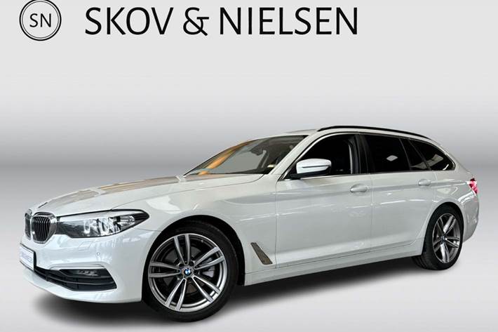 Hvid BMW 520d fra 2019 set udefra