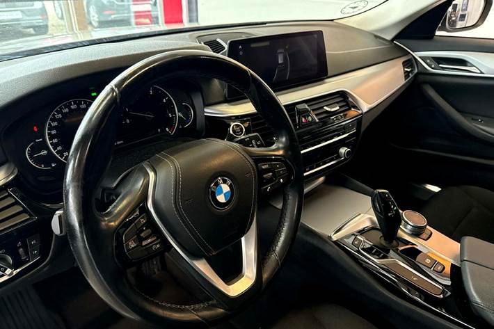Hvid BMW 520d fra 2019