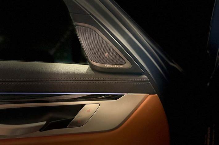 Sort BMW 745e fra 2020