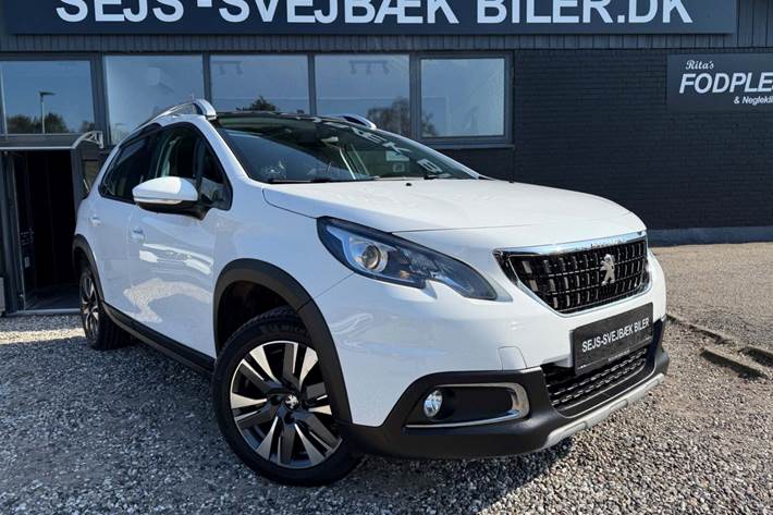 Hvid Peugeot 2008 fra 2019 set udefra