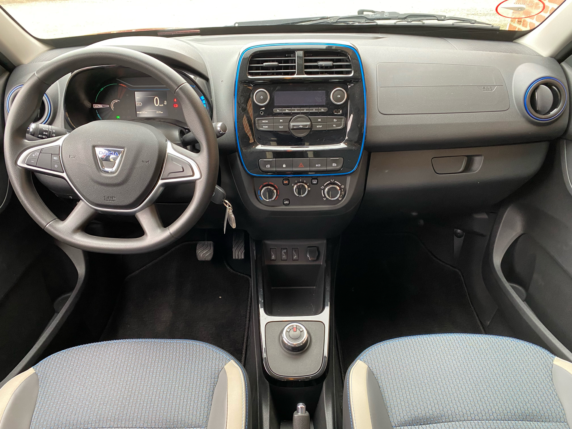 Rød Dacia Spring fra 2023