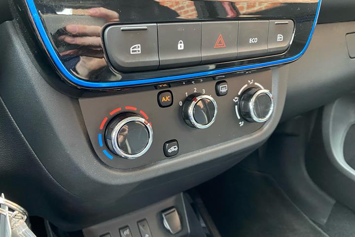 Rød Dacia Spring fra 2023