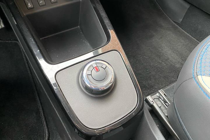 Rød Dacia Spring fra 2023