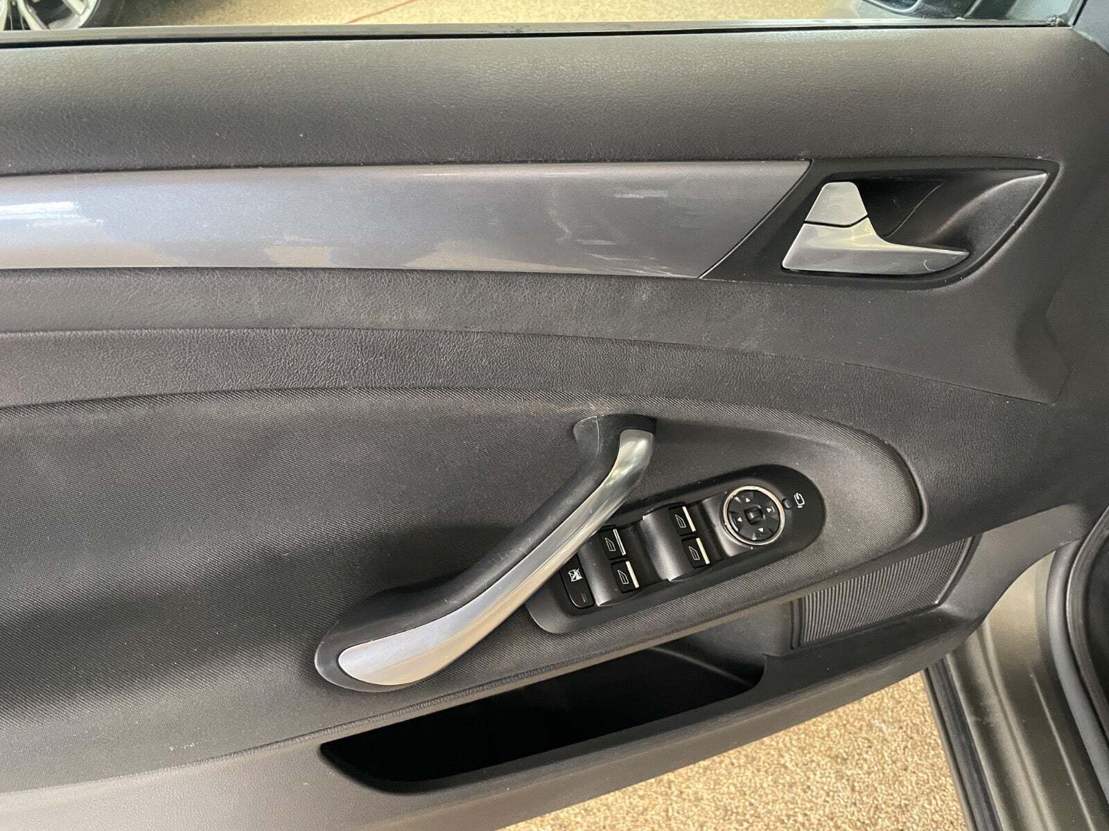 Grå Ford Mondeo fra 2011