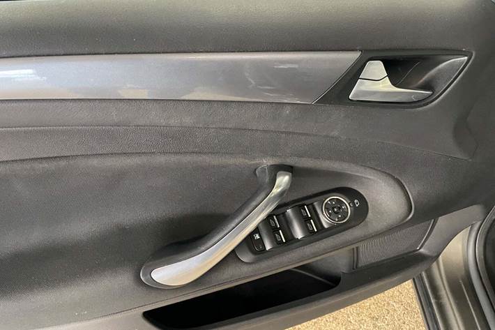 Grå Ford Mondeo fra 2011