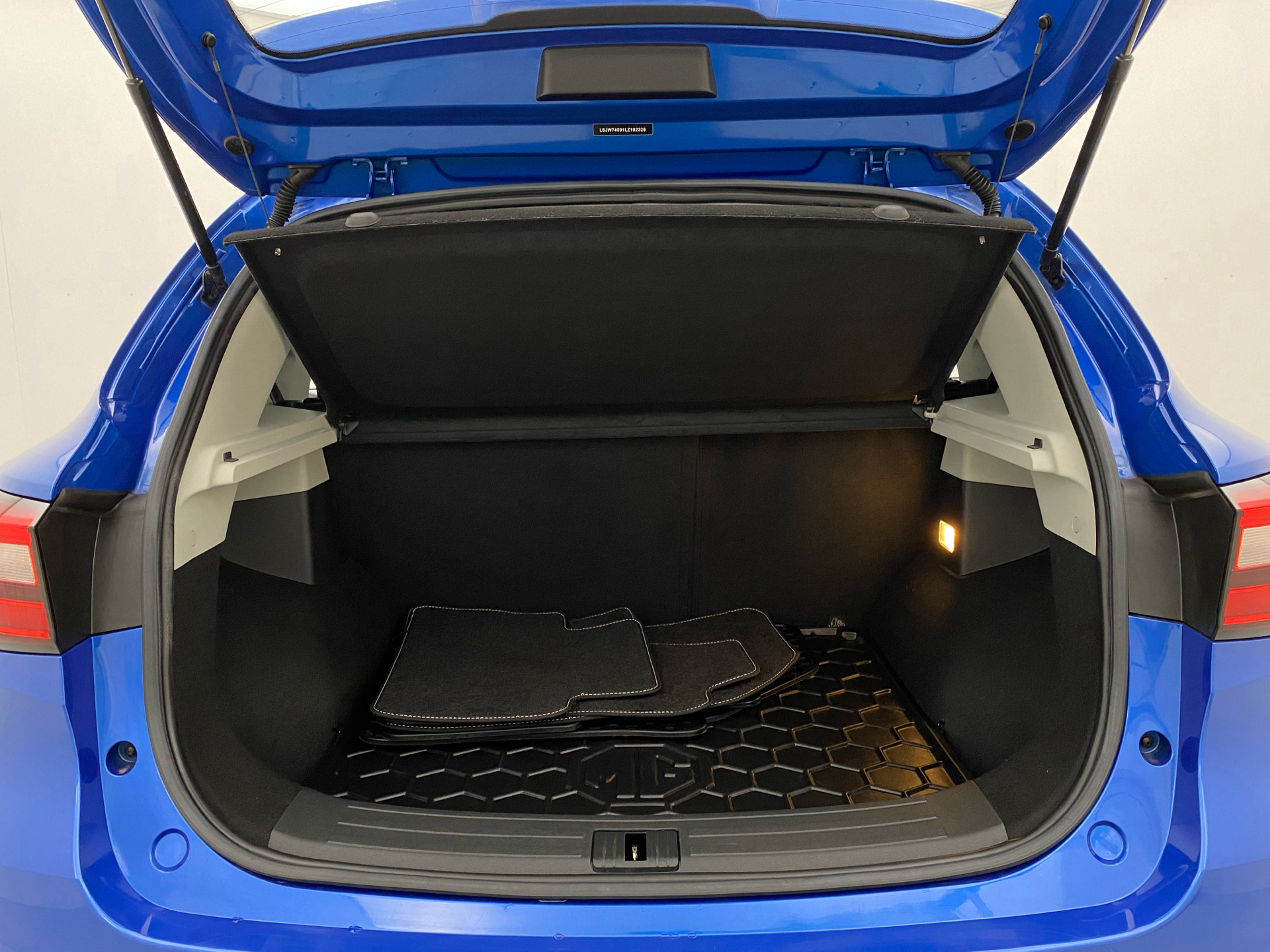 Blå MG ZS EV fra 2021