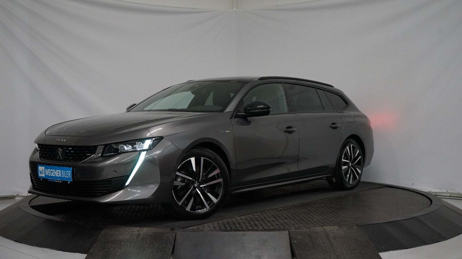 Grå Peugeot 508 fra 2021