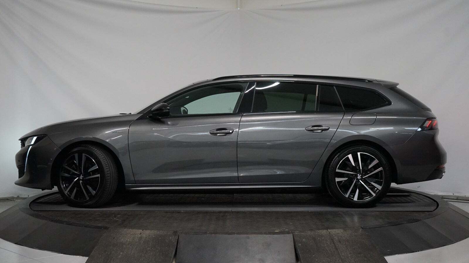 Grå Peugeot 508 fra 2021