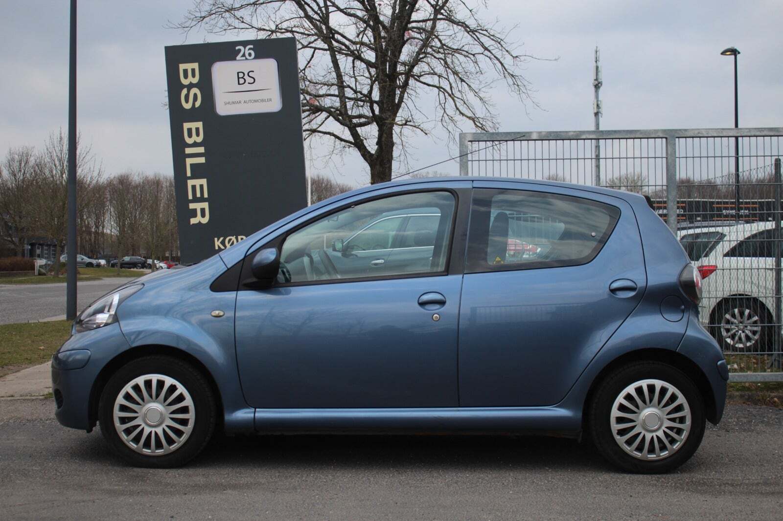 Blå Toyota Aygo fra 2009