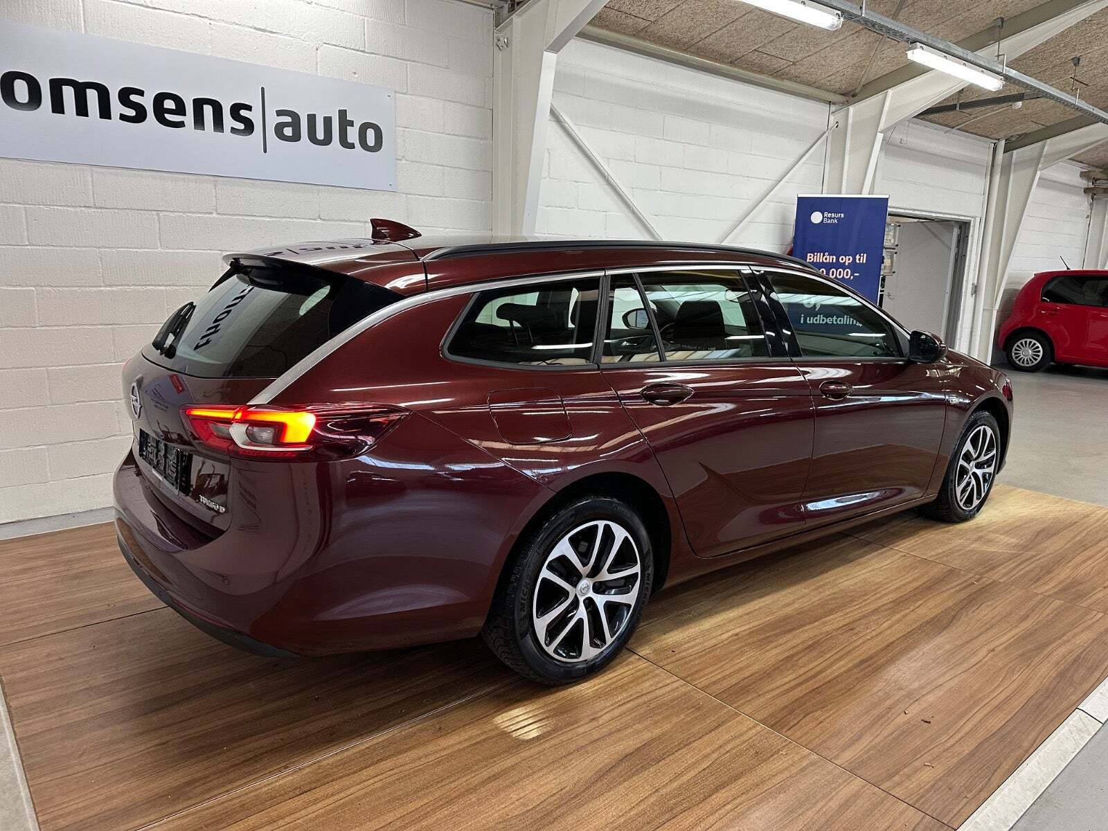 Rød Opel Insignia fra 2018