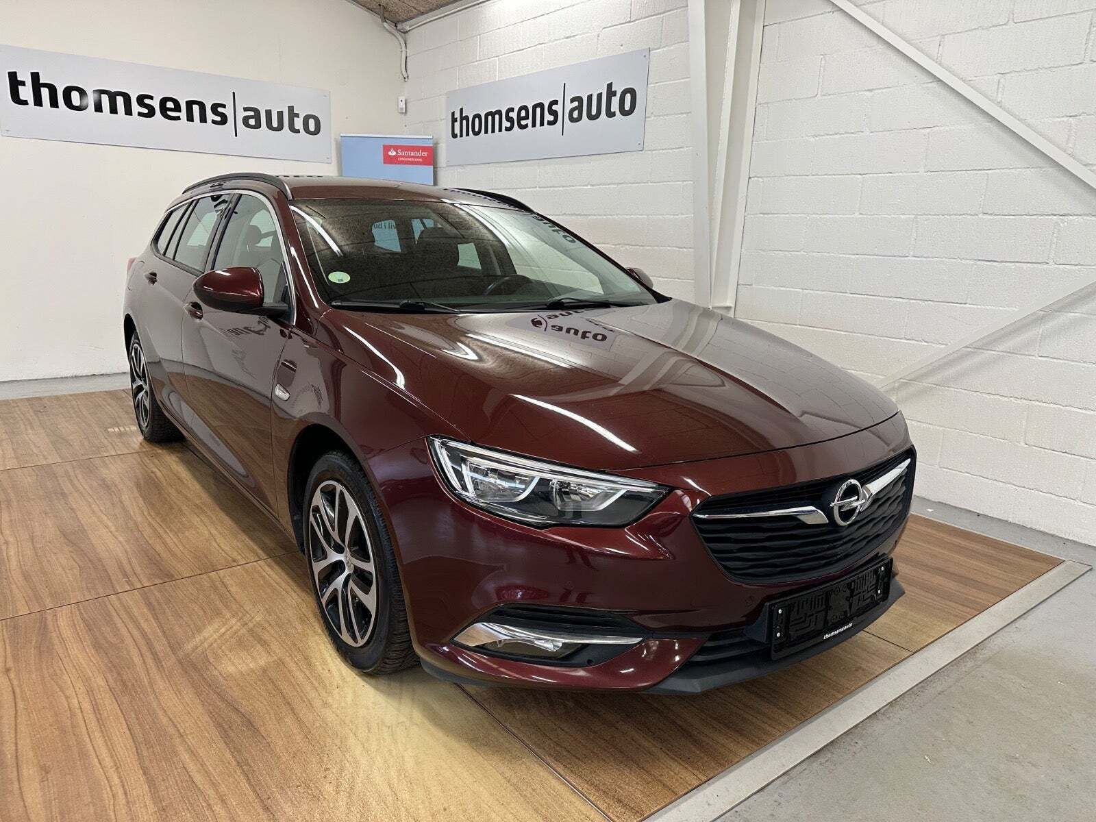 Rød Opel Insignia fra 2018