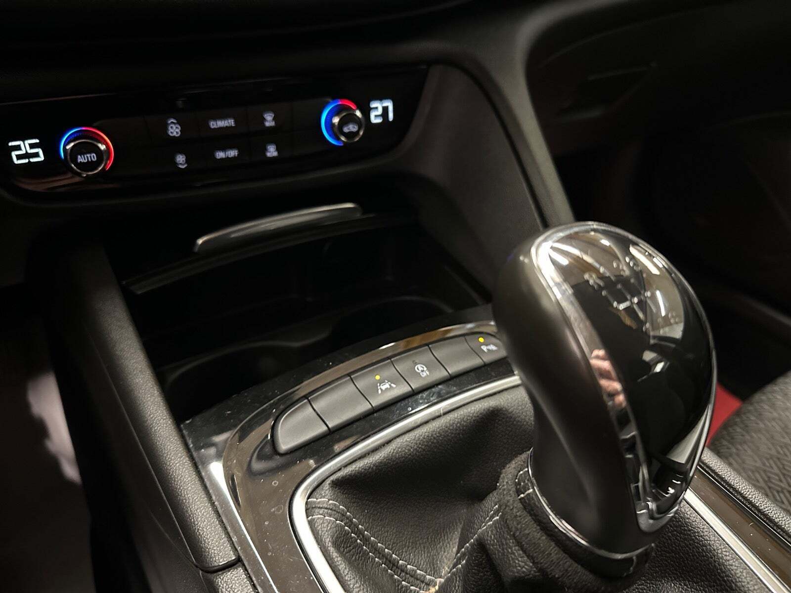 Rød Opel Insignia fra 2018