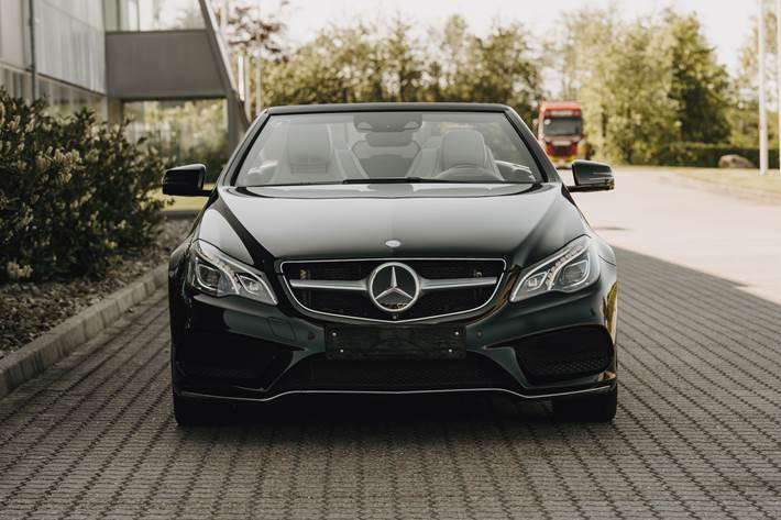 Sort Mercedes E400 fra 2014