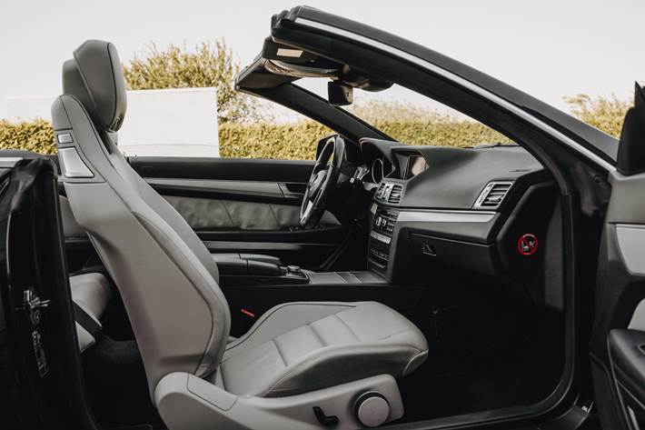 Sort Mercedes E400 fra 2014