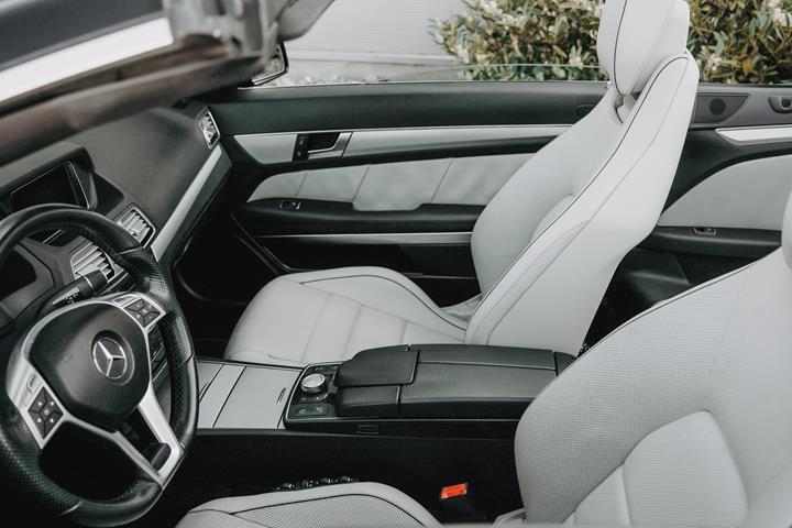 Sort Mercedes E400 fra 2014