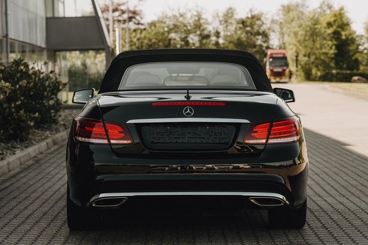 Sort Mercedes E400 fra 2014