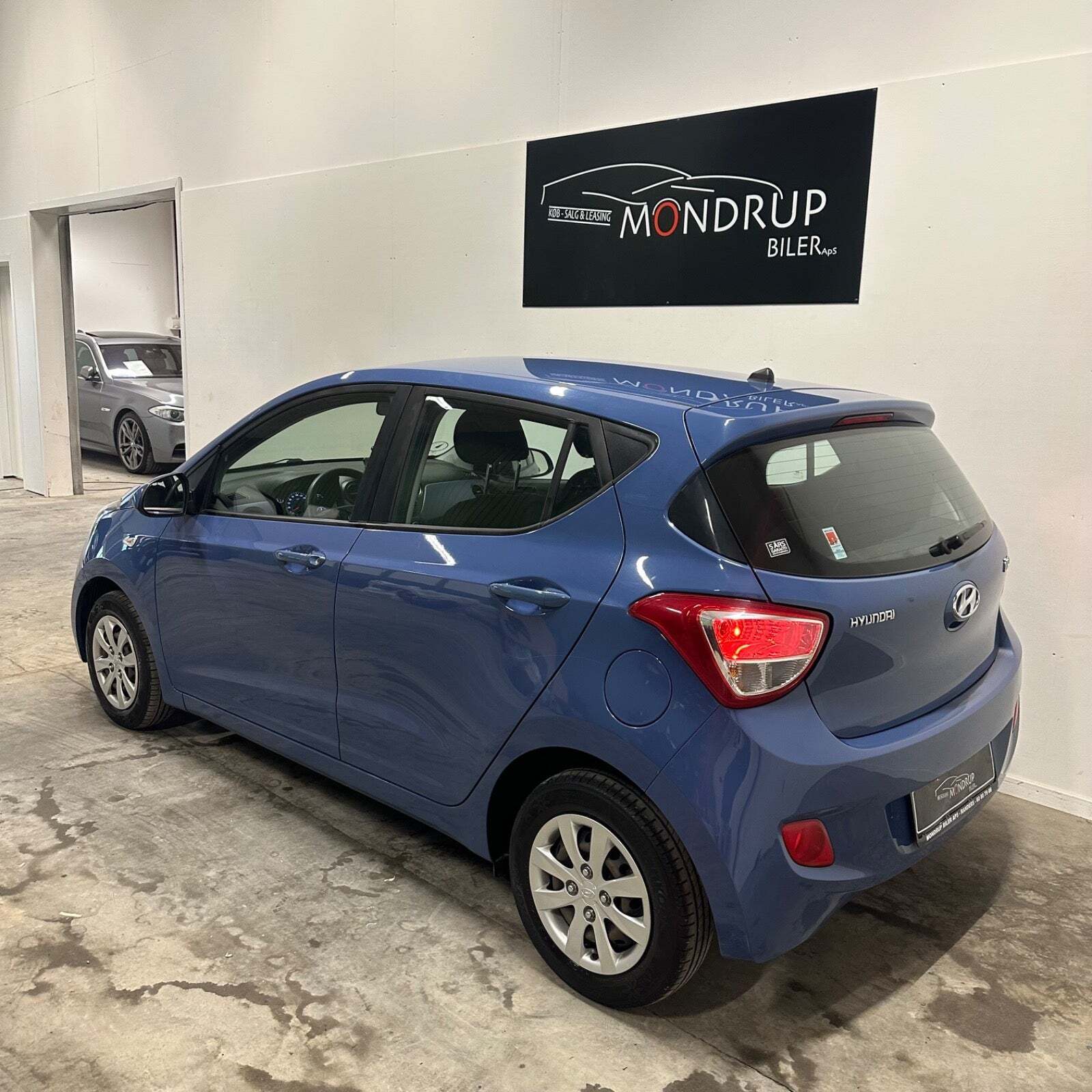 Blå Hyundai i10 fra 2016