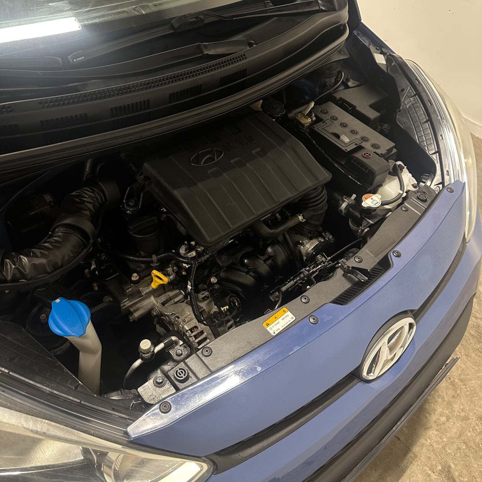 Blå Hyundai i10 fra 2016