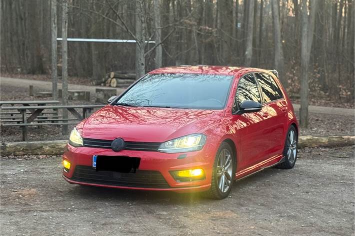 Rød VW Golf fra 2014