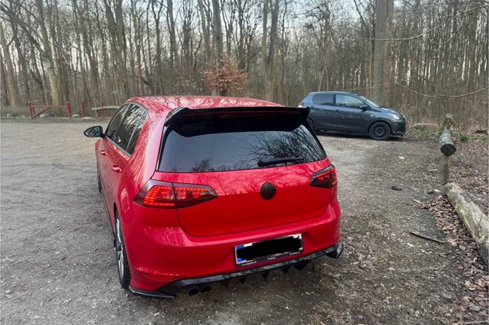 Rød VW Golf fra 2014