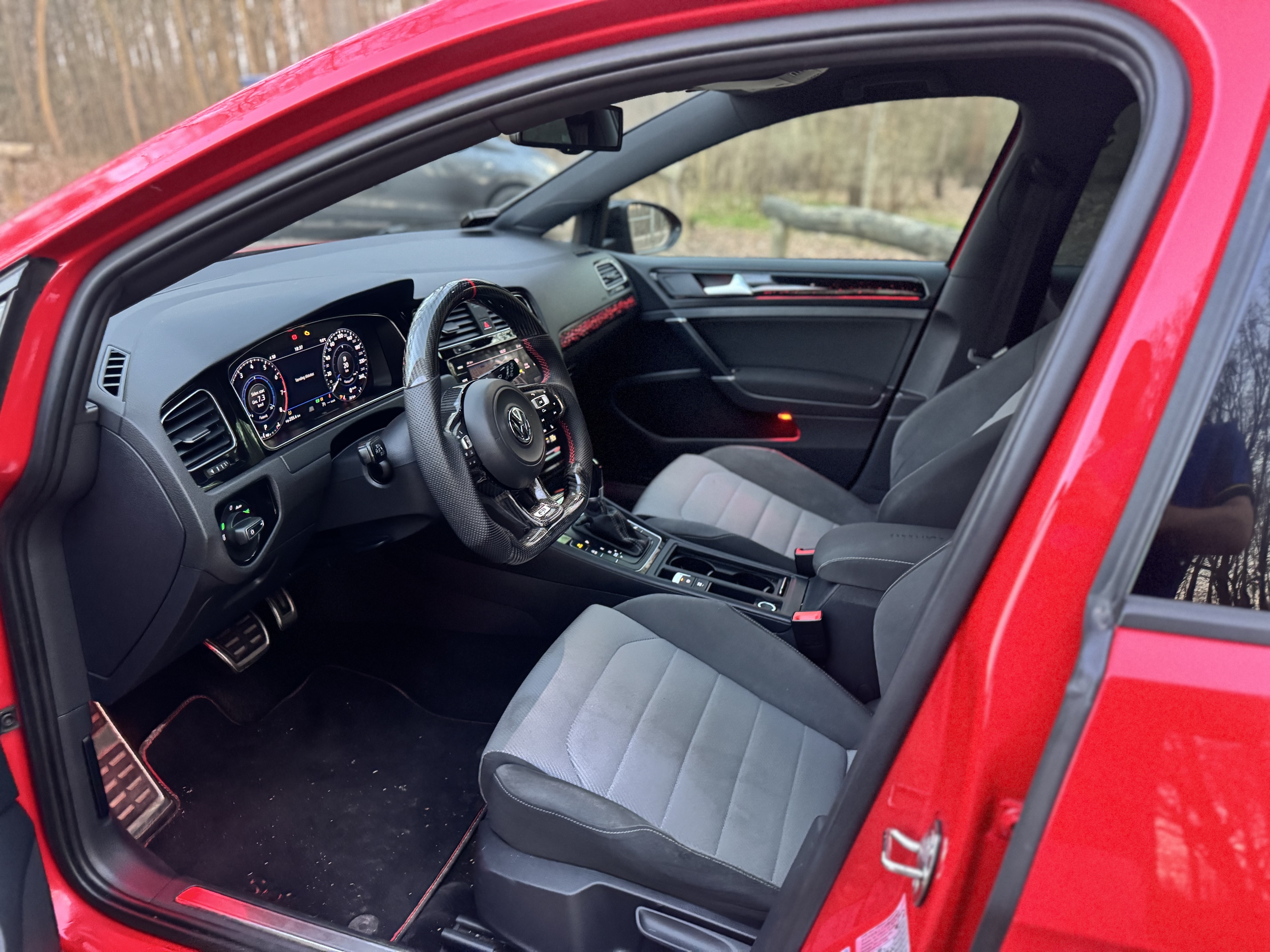 Rød VW Golf fra 2014