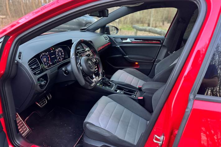 Rød VW Golf fra 2014