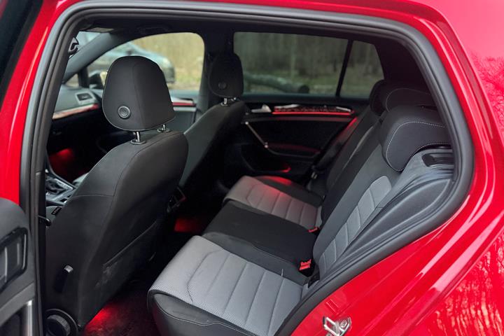 Rød VW Golf fra 2014