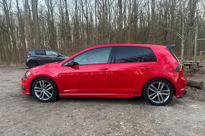 Rød VW Golf fra 2014