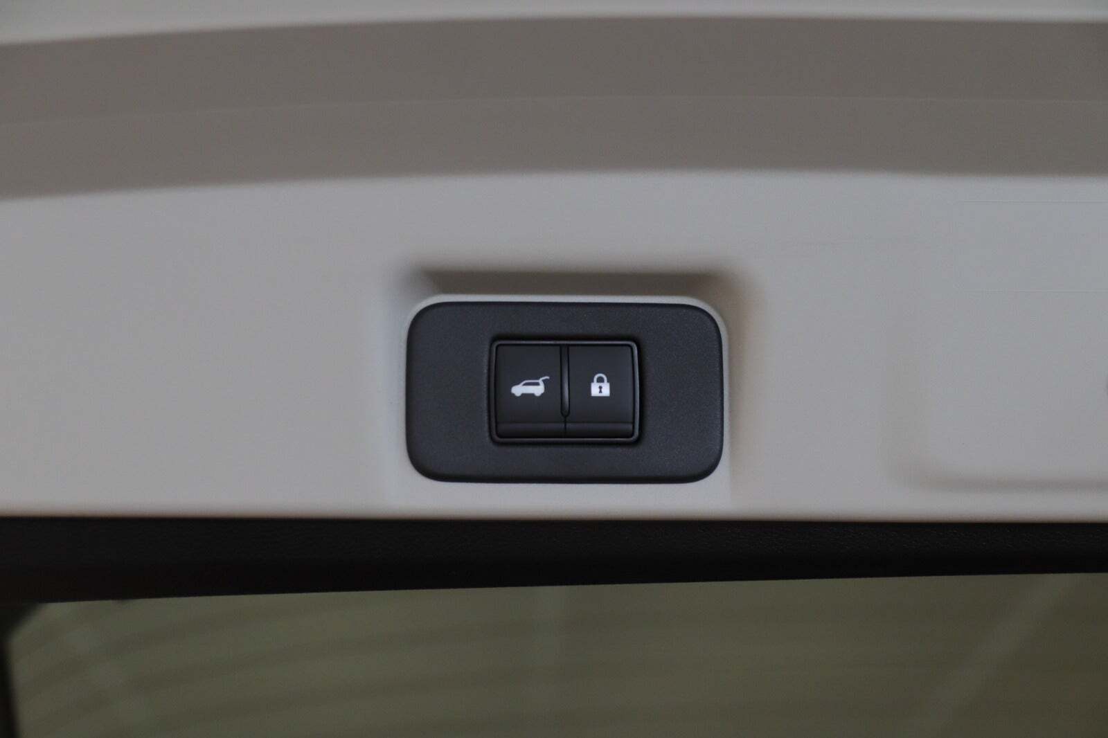 Grå Nissan Ariya fra 2025