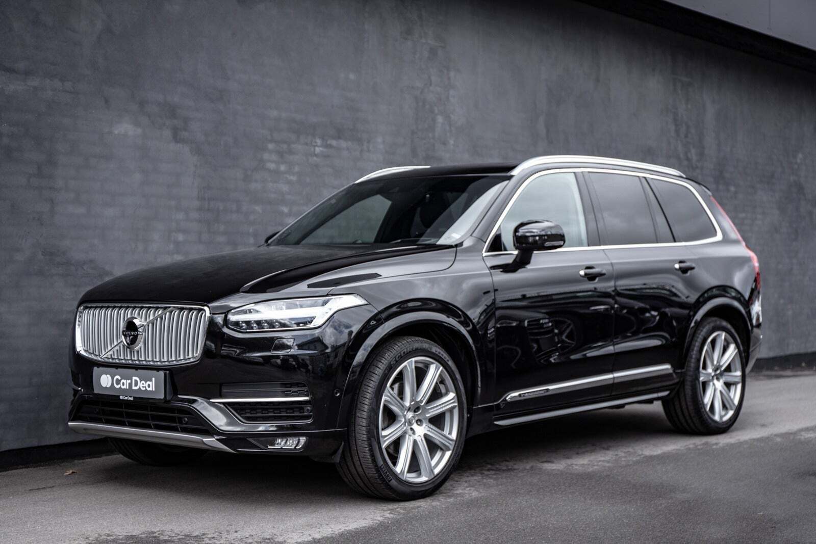 Sort Volvo XC90 fra 2017 set udefra