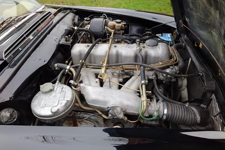 Sort Mercedes 230 SL fra 1964