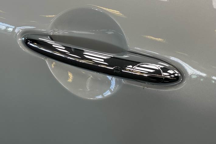 Hvid Mini Cooper fra 2021