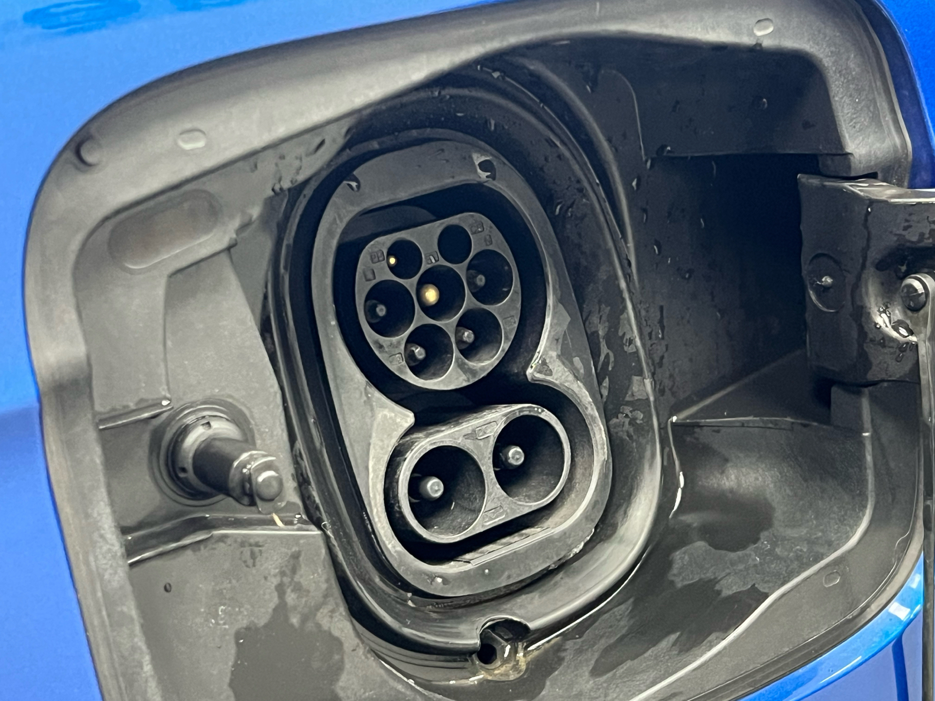 Blå Skoda Enyaq iV fra 2021