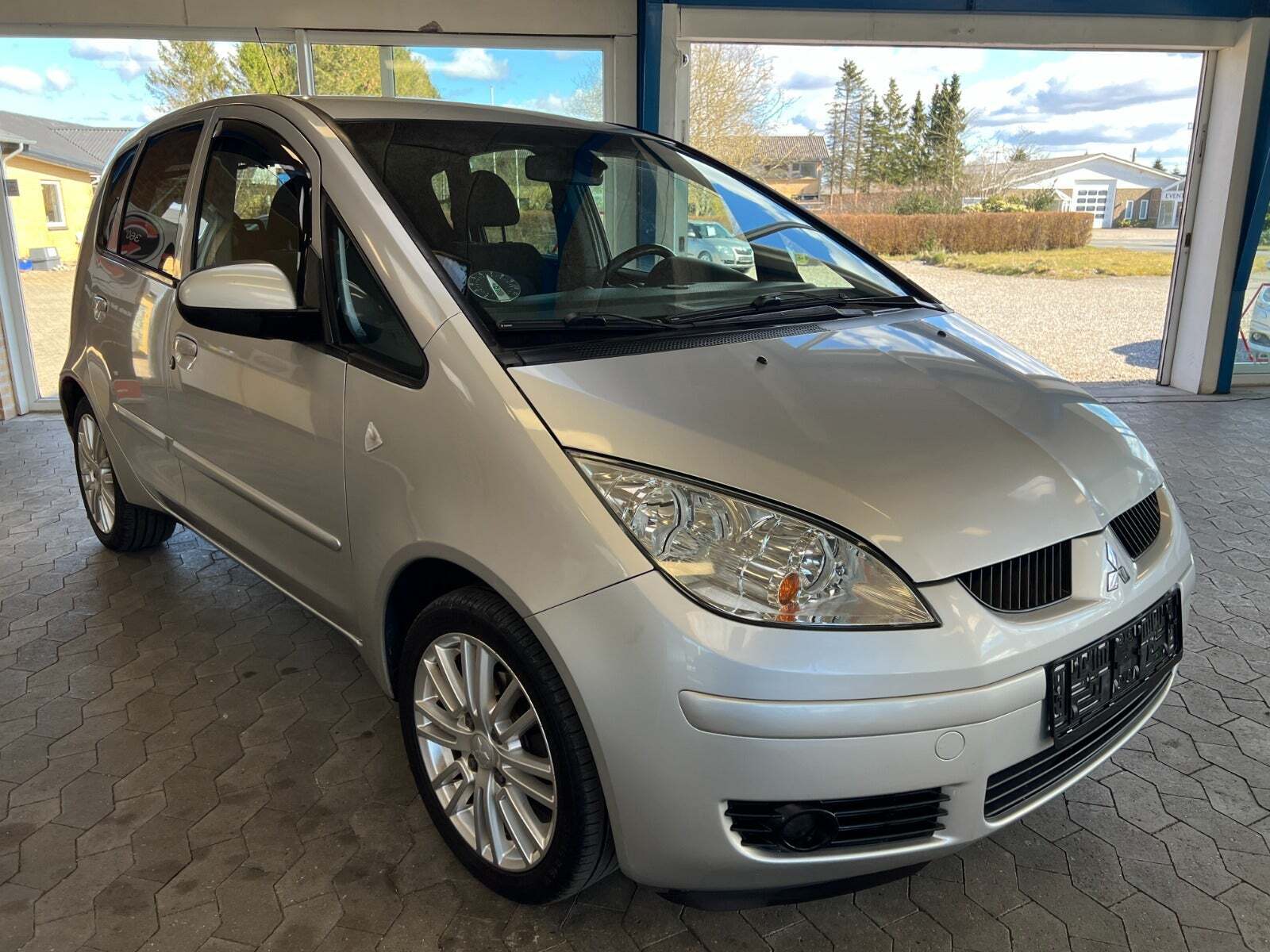 undefined Mitsubishi Colt fra 2007 set udefra