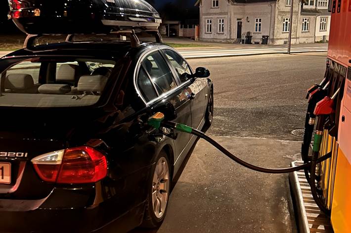 Sort BMW 320i fra 2007