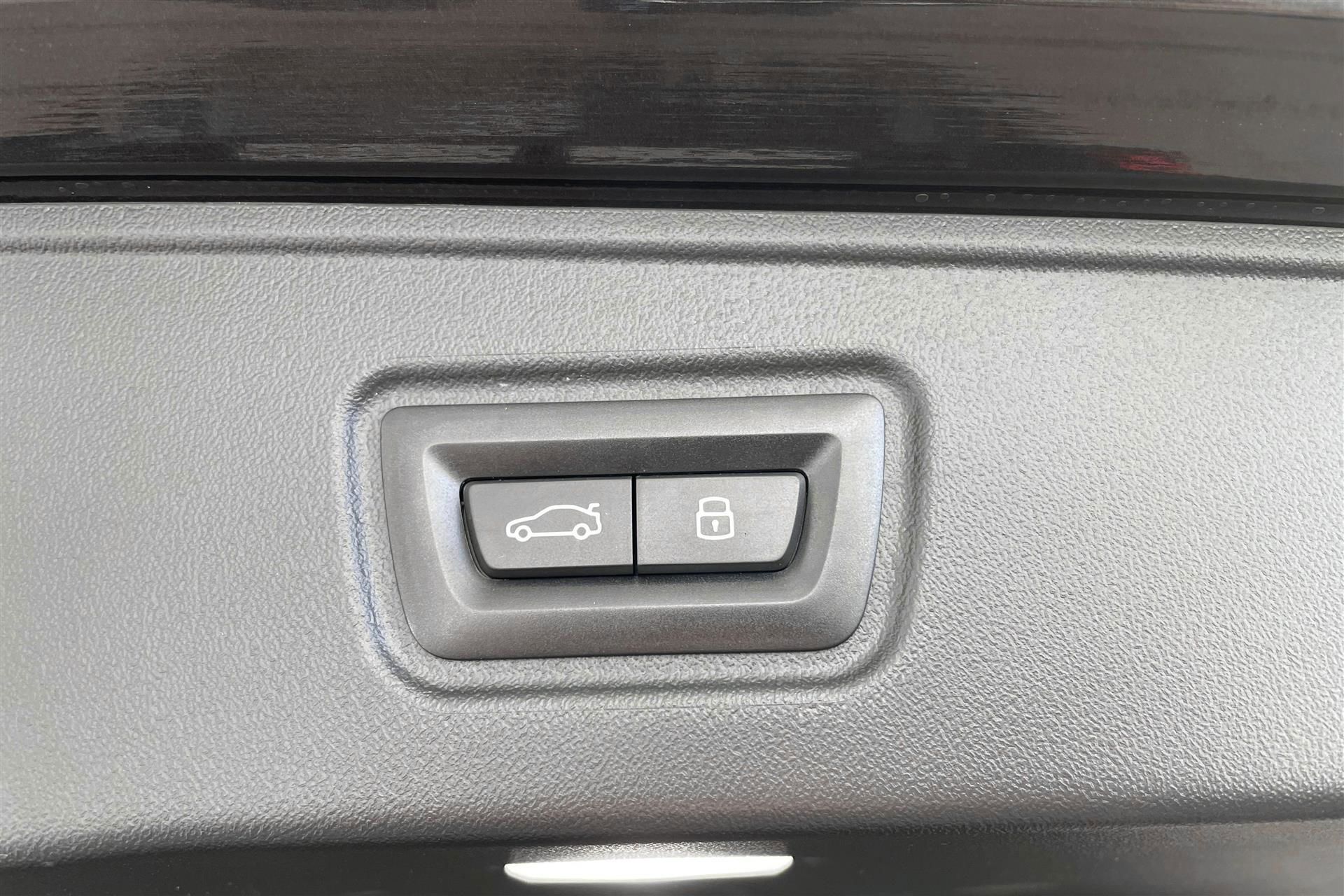 Grå BMW i5 fra 2024