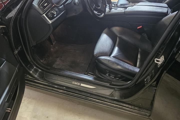 Sort BMW 5-Serie fra 2011
