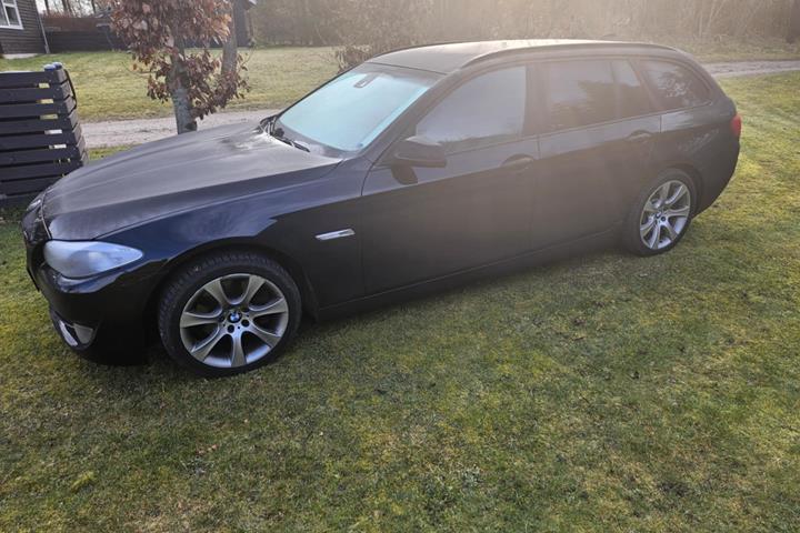 Sort BMW 5-Serie fra 2011